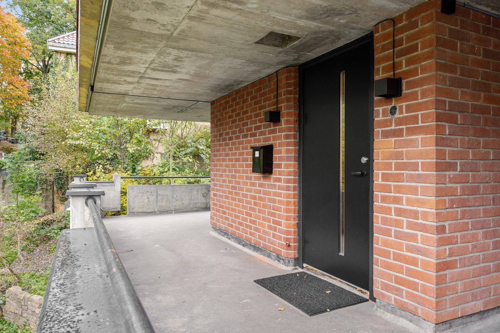 Entrédøren er vendt vekk fra gaten. Galleribilde