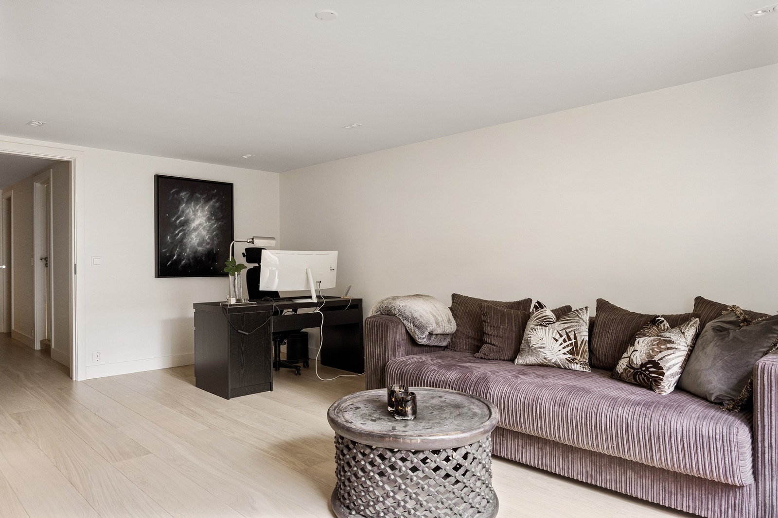 Dette rommet er av god størrelse og det er fint plass til hjemmekontor og kjellerstue. Galleribilde