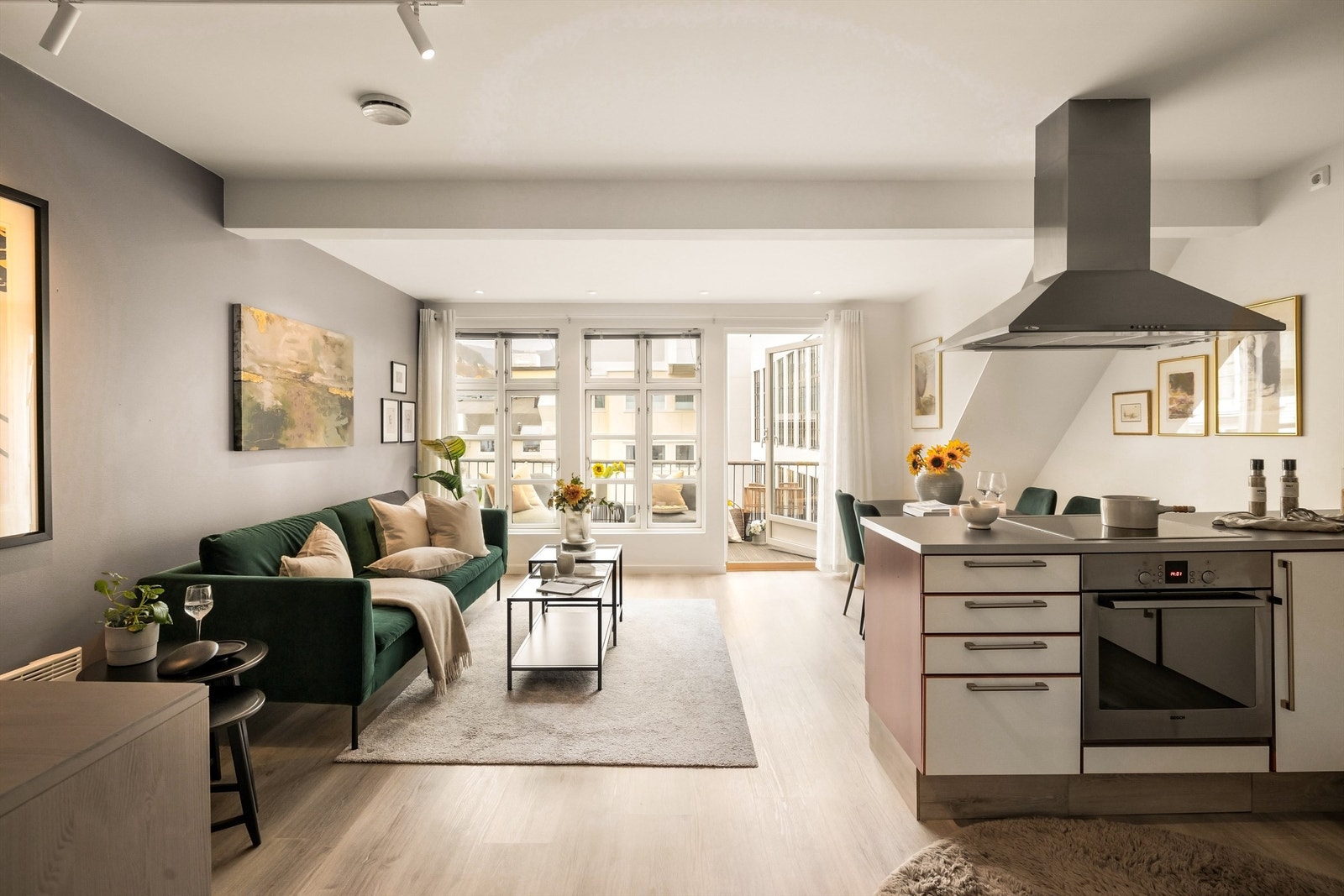 Eiendomsmegler Krogsveen ved Christer Haugen inviterer til visning på denne flotte sentrumsleilighet med heis og balkong midt i smørøyet! Galleribilde