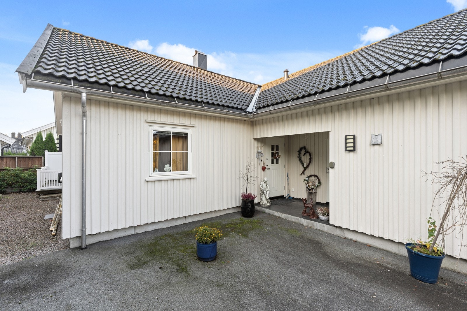 Hyggelig, overbygd inngangsparti! Galleribilde