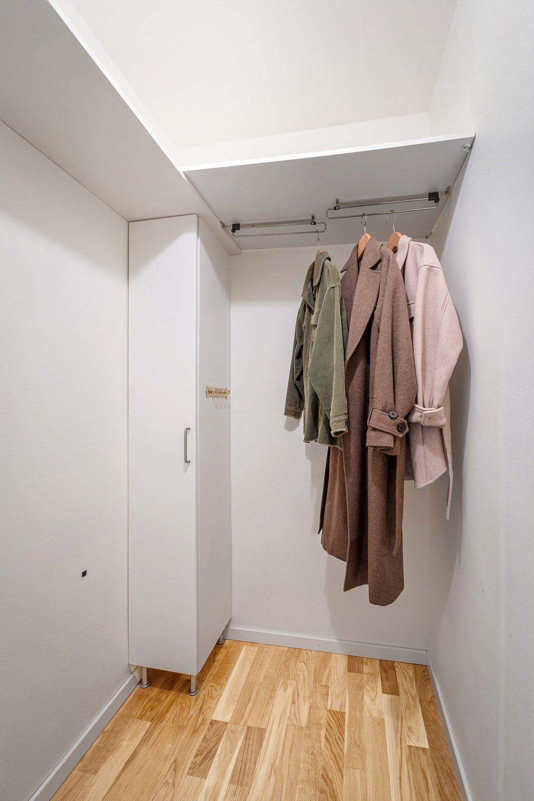Praktisk bod i leiligheten, i tillegg disponeres kjellerbod på ca. 4m² Galleribilde