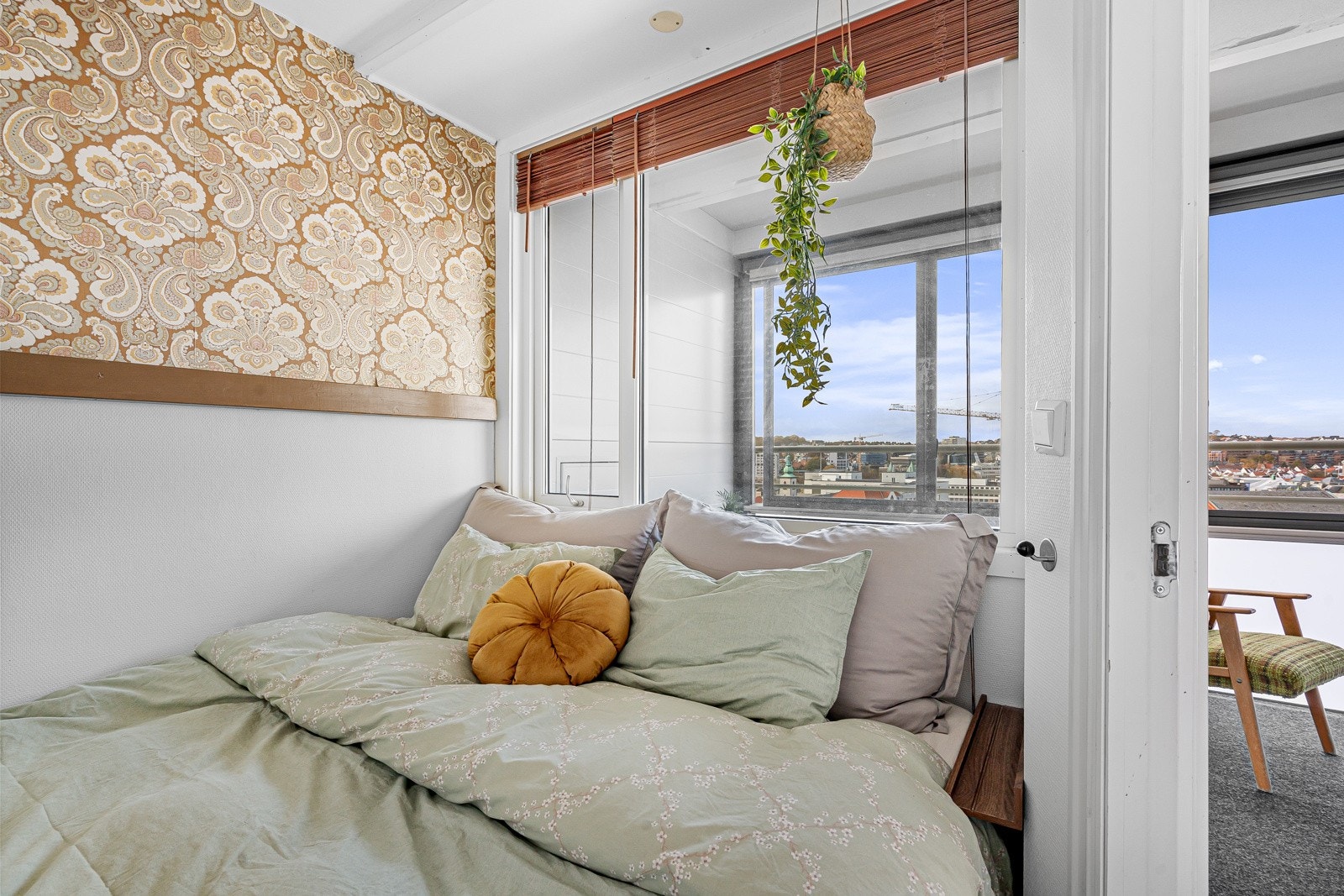 Dagens planløsning avviker fra byggetegningene, selger har avdelt tidligere kjøkkenrom og har etablert nytt rom som er benyttet som soverom*. Galleribilde