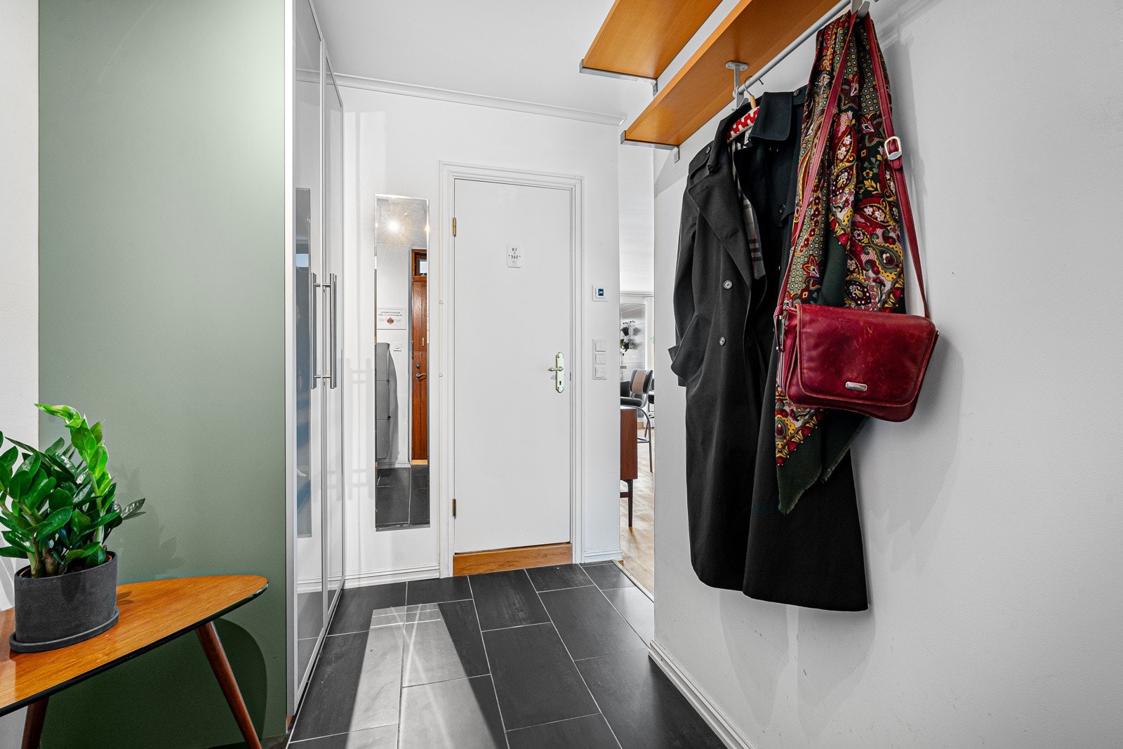 Godt utnyttet og lun entré med god skapplass. Galleribilde