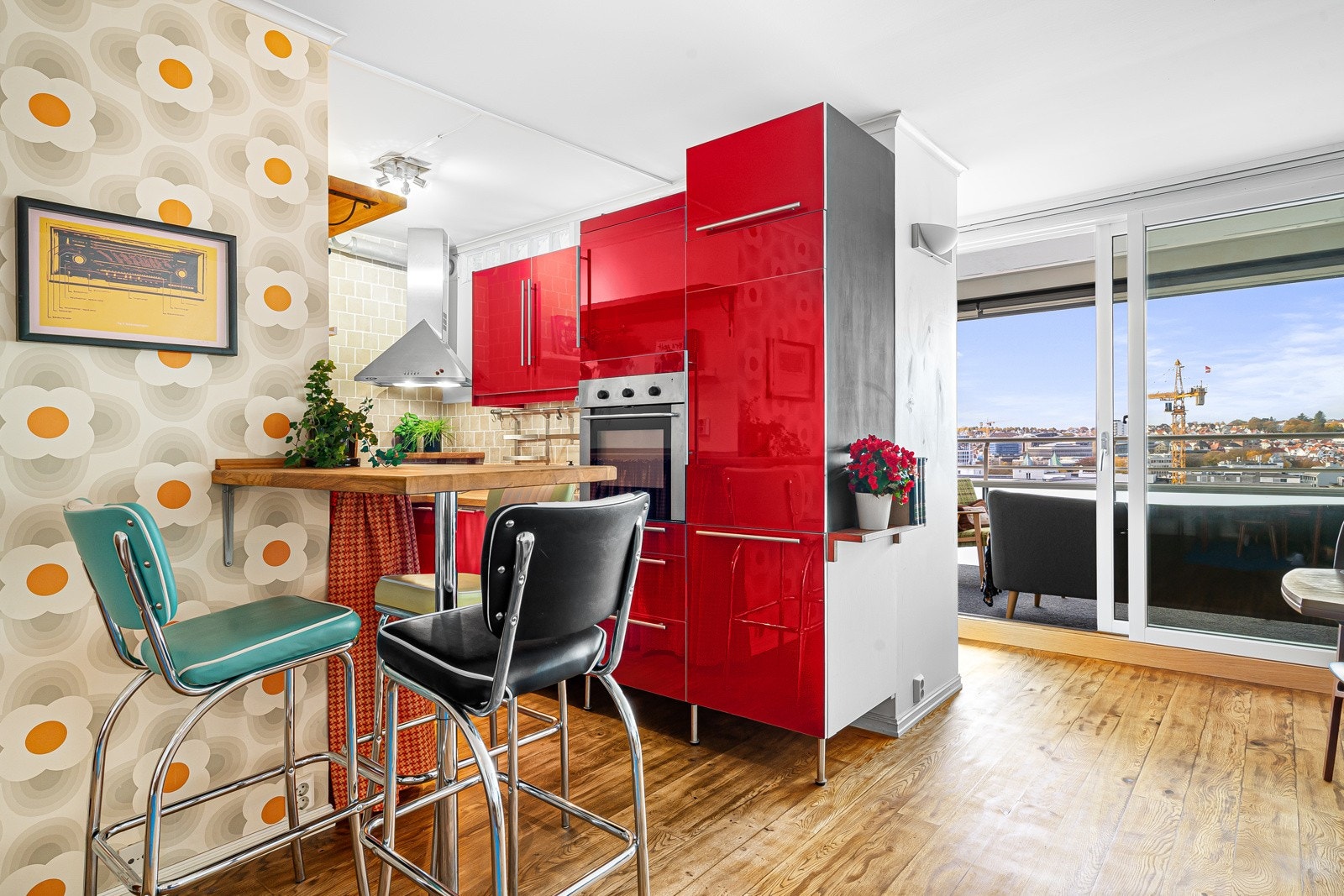 Stue og kjøkken i åpen løsning. Galleribilde