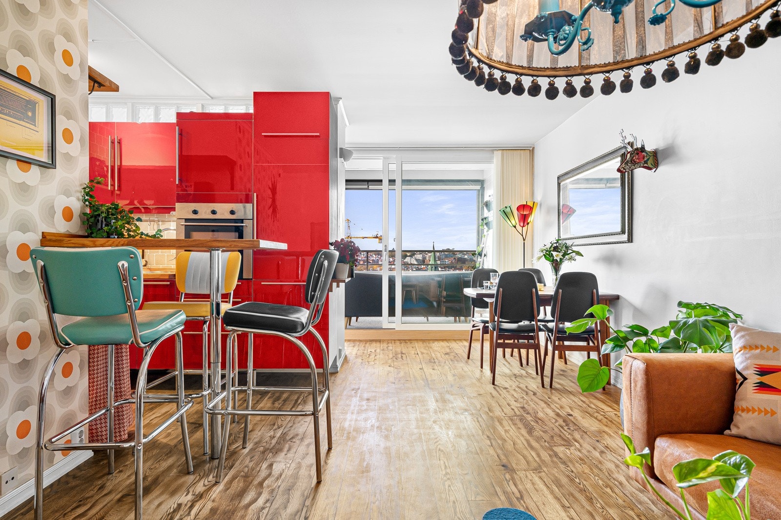 Leiligheten kan skilte med en smart og funksjonell planløsning, innglasset balkong, gode solforhold og fantastisk utsikt! Galleribilde