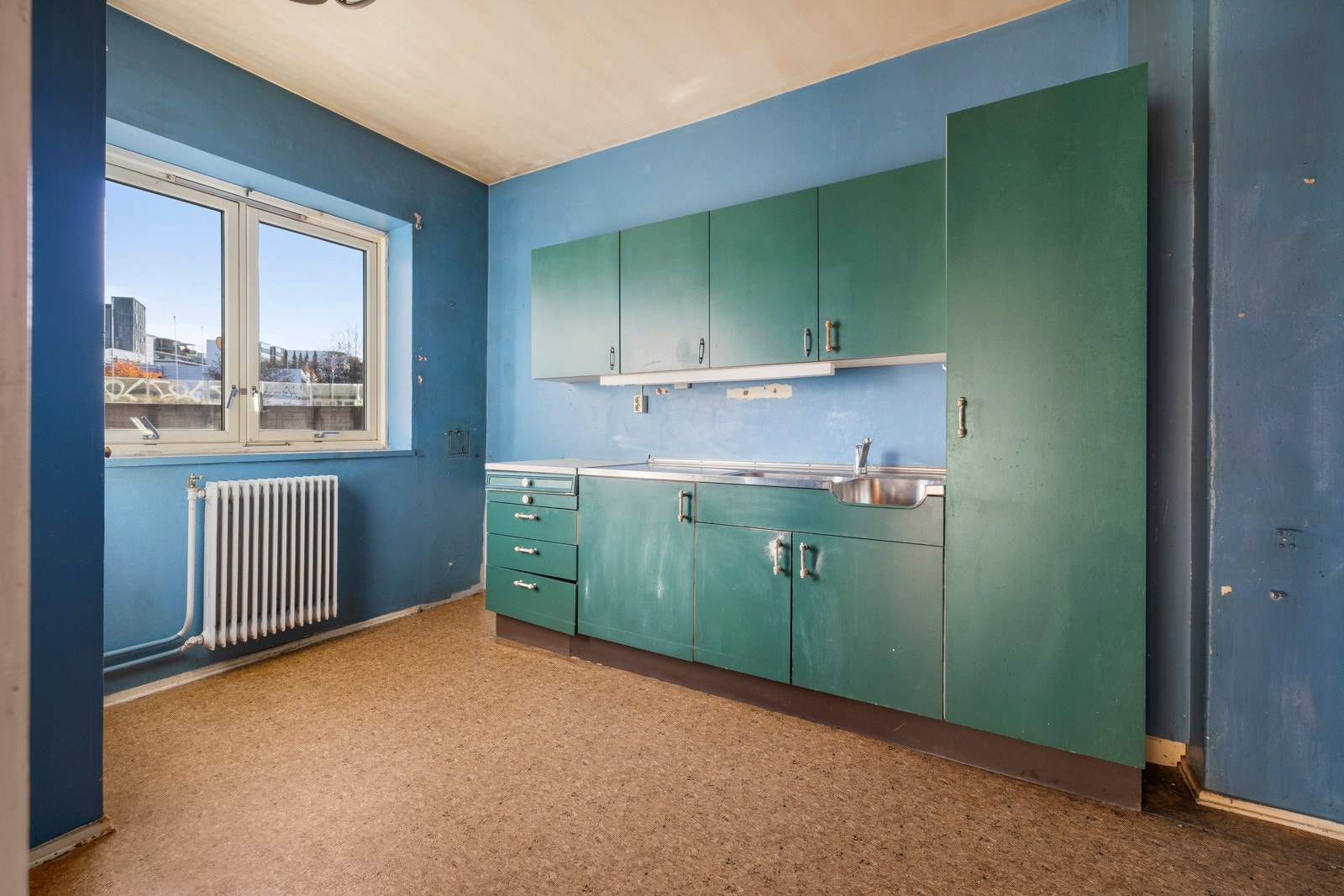 Mulighet for etablering av soverom ved å flytte kjøkkenet ut til stuen. Se alternativ planløsning. Galleribilde