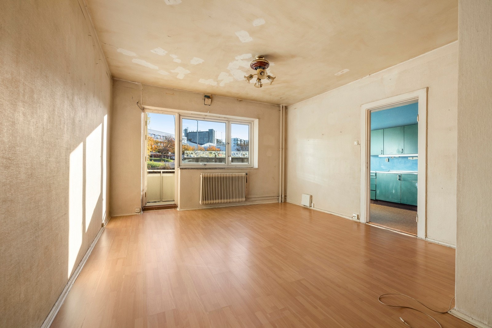 Romslig og arealeffektiv 1-roms oppussingsobjekt med stort potensialet. Galleribilde