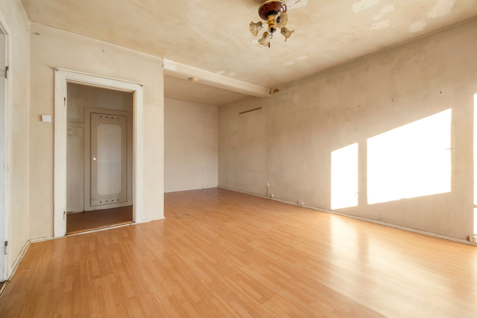 Stuen er av god størrelse og har mulighet for å åpen kjøkkenløsning. Galleribilde