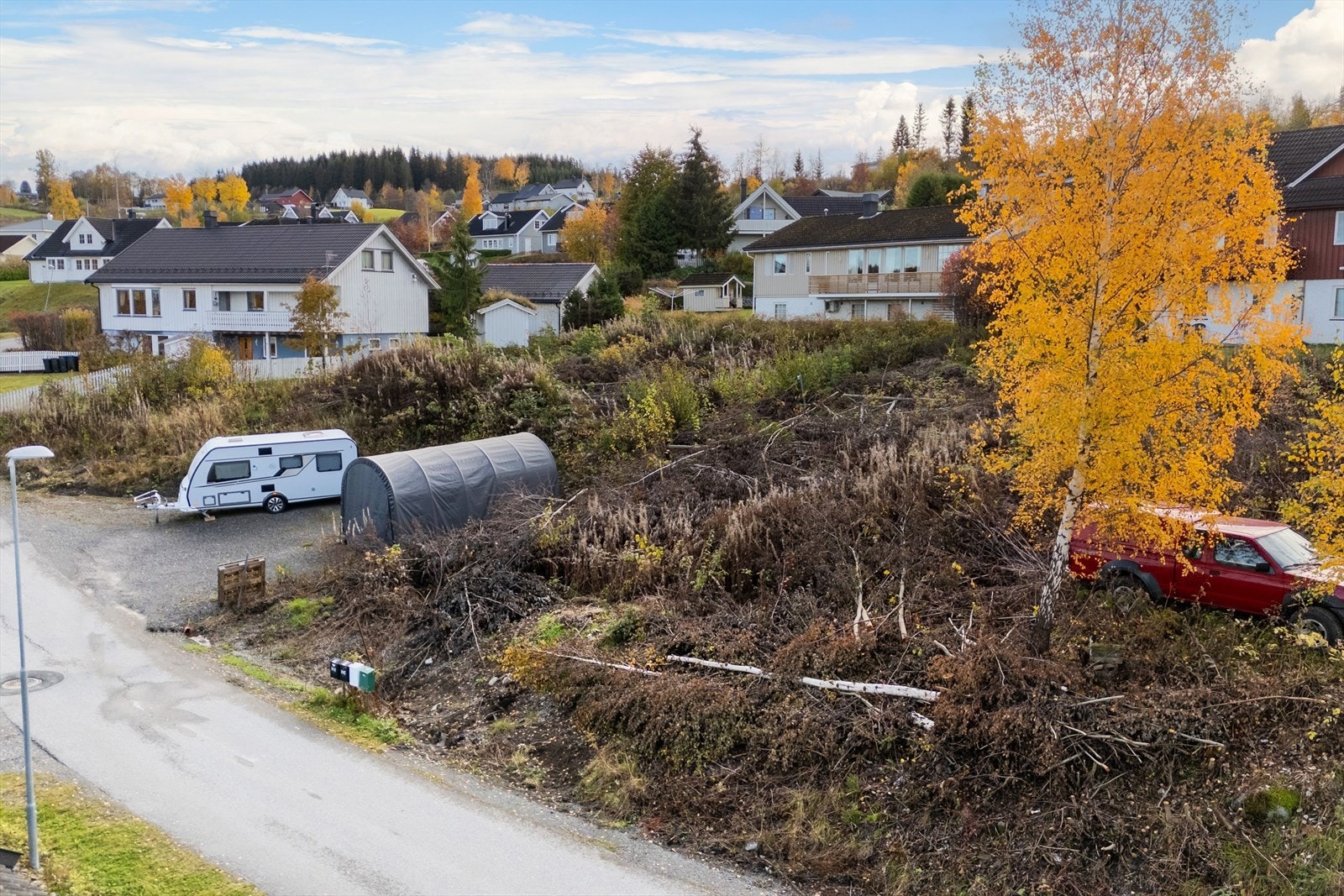 Ligger på et veletablert boligfelt. Galleribilde
