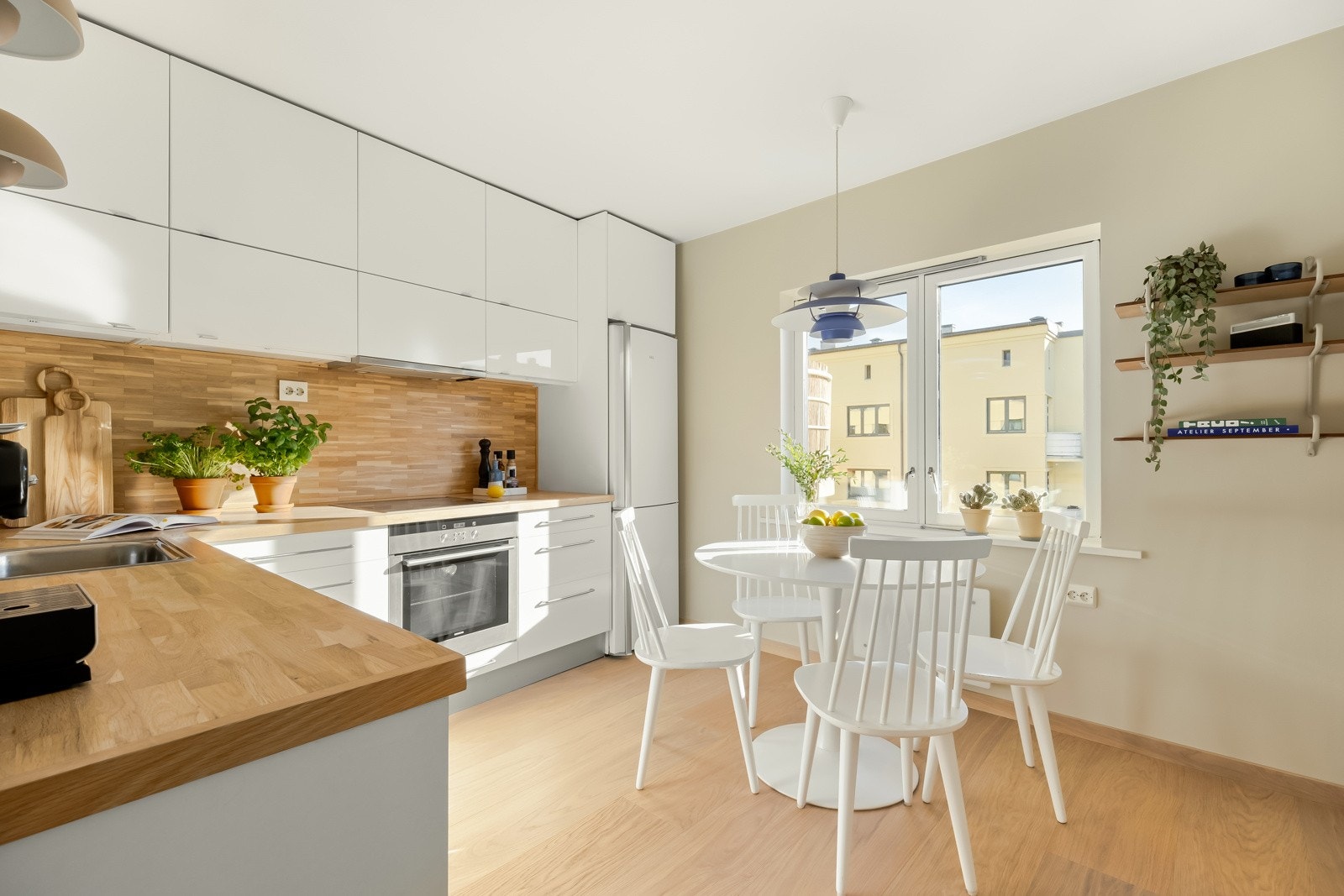 Vi bare elsker morgensola inn på kjøkkenet. Er du ikke enig? Galleribilde
