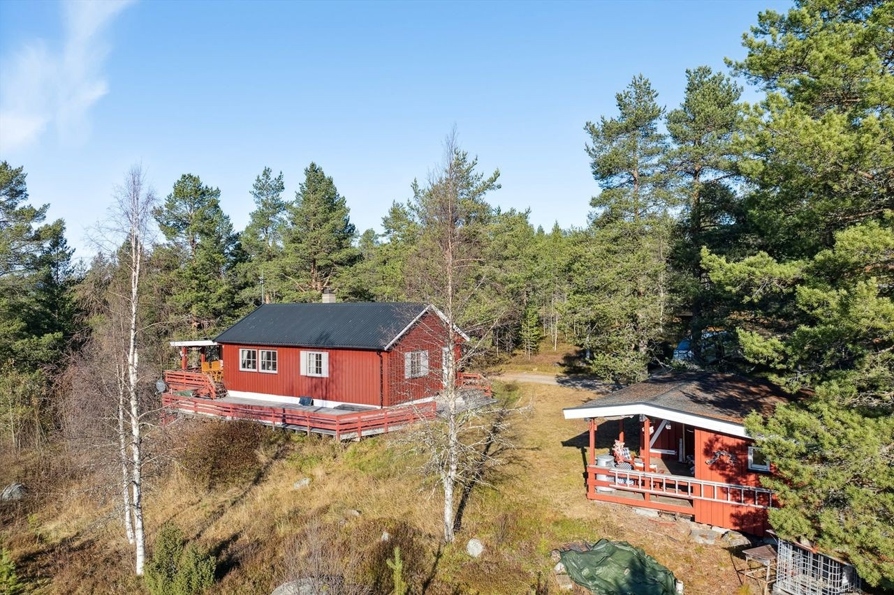 Hyggelig fritidseiendom med hytte og anneks i flotte naturomgivelser! Galleribilde