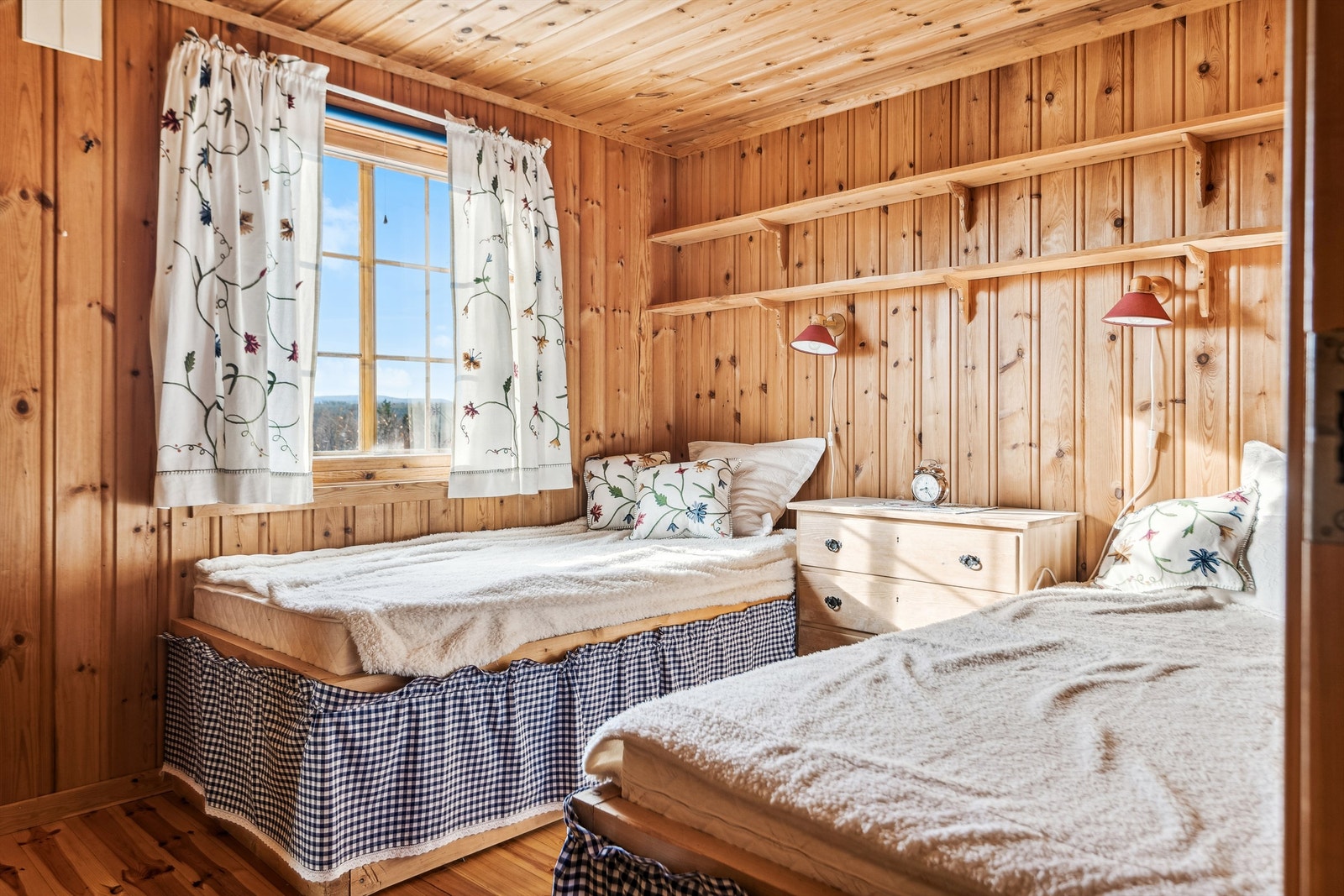 Hytta har 2 soverom, samt et anneks med mulighet for ytterligere sengeplasser. Galleribilde