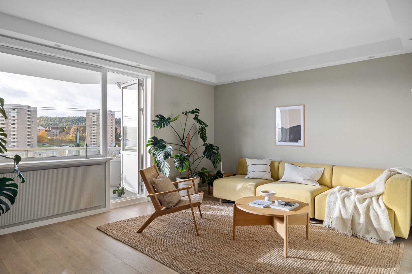 Leilighetens planløsning byr på store rom med gode innredningsmuligheter og sosiale soner. Galleribilde