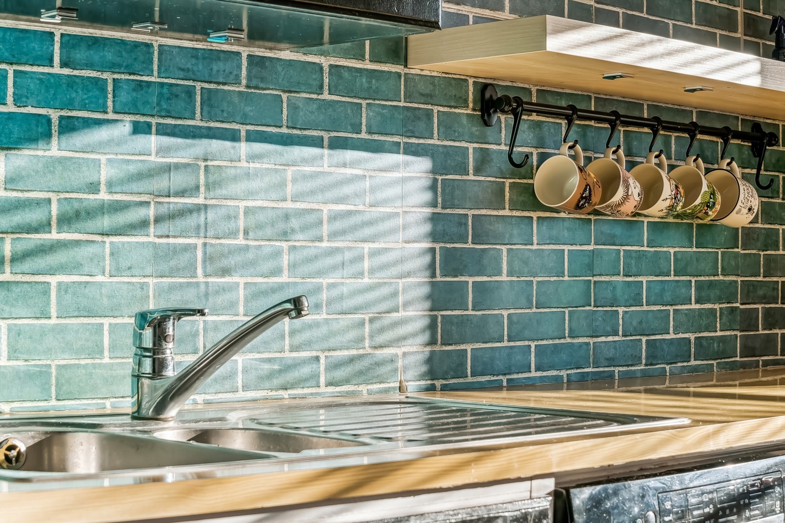 Friske farger som gjør kjøkkenet innbydende Galleribilde