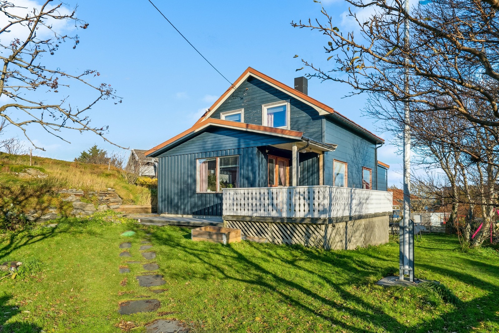 Enebolig med uthus sentralt på Lovund|4 soverom Galleribilde