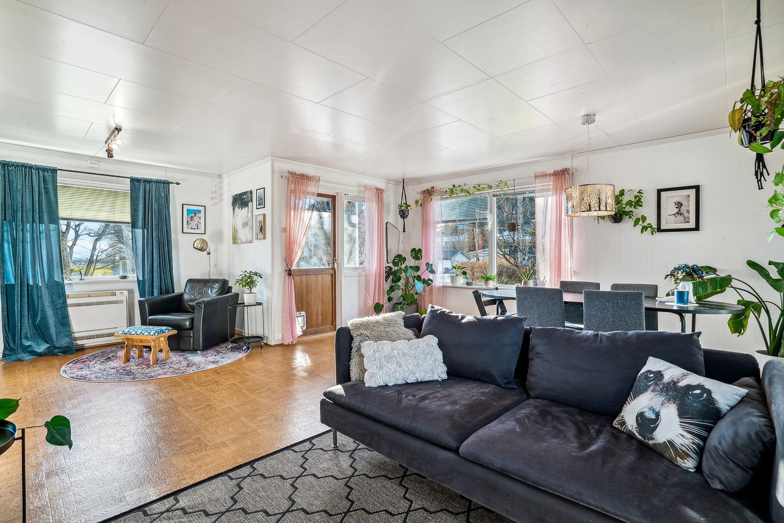 Fra stuen er det dør til uteområdet Galleribilde