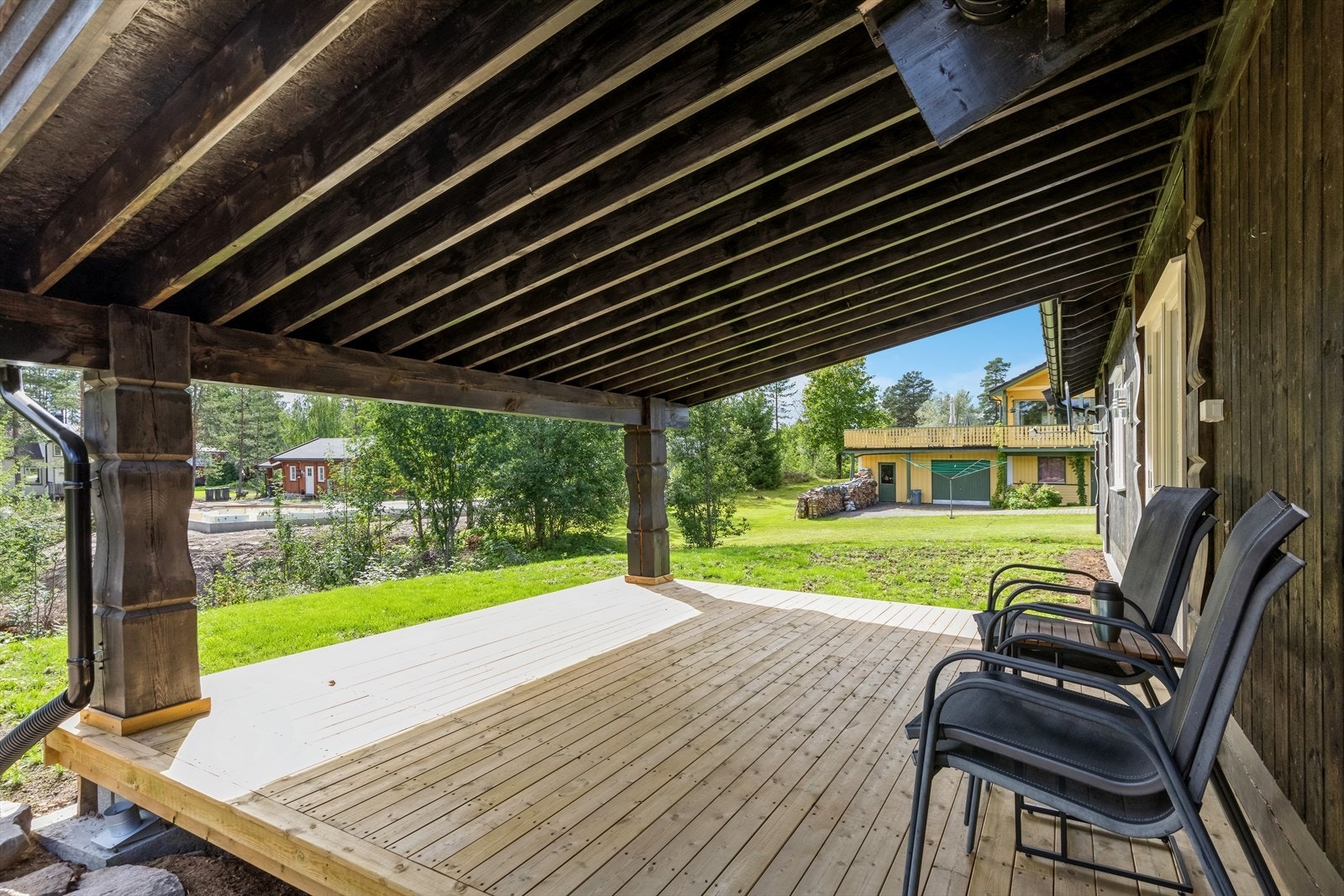 Utsikt fra terrasse til nabolaget! Galleribilde