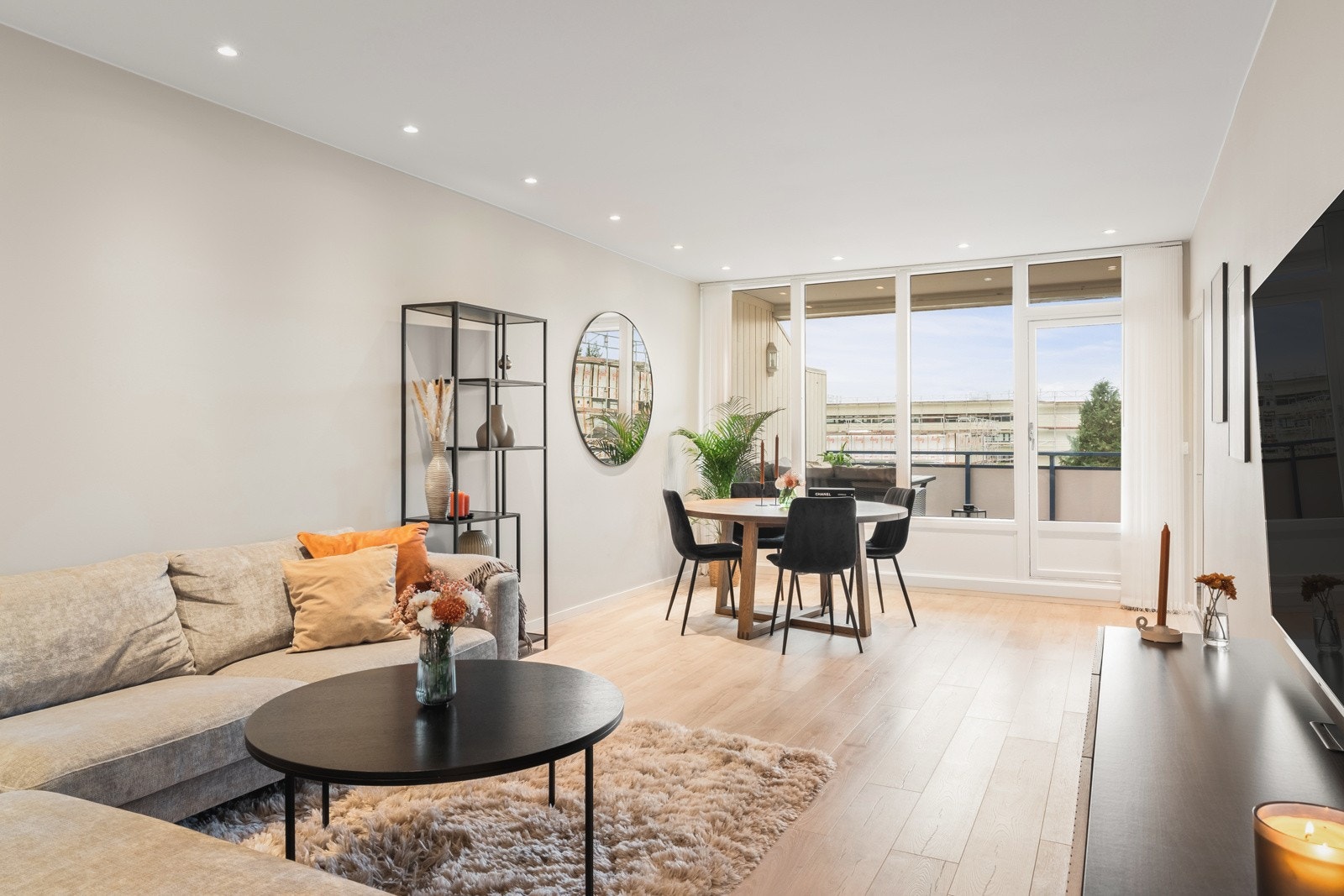 Lys og romslig stue på ca. 26 kvm. Galleribilde