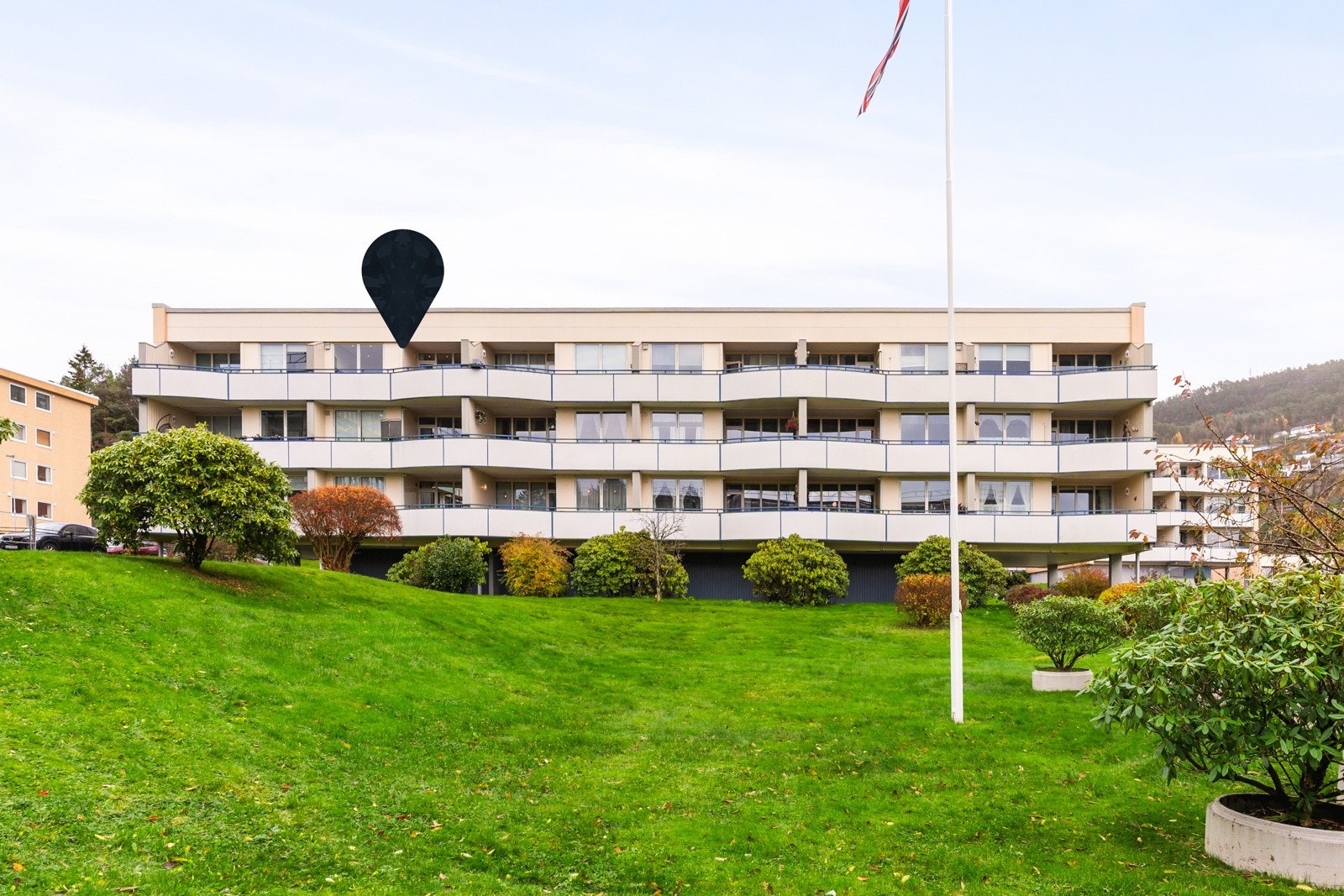 Dette er en toppleilighet med fin intern beliggenhet i borettslaget. Galleribilde