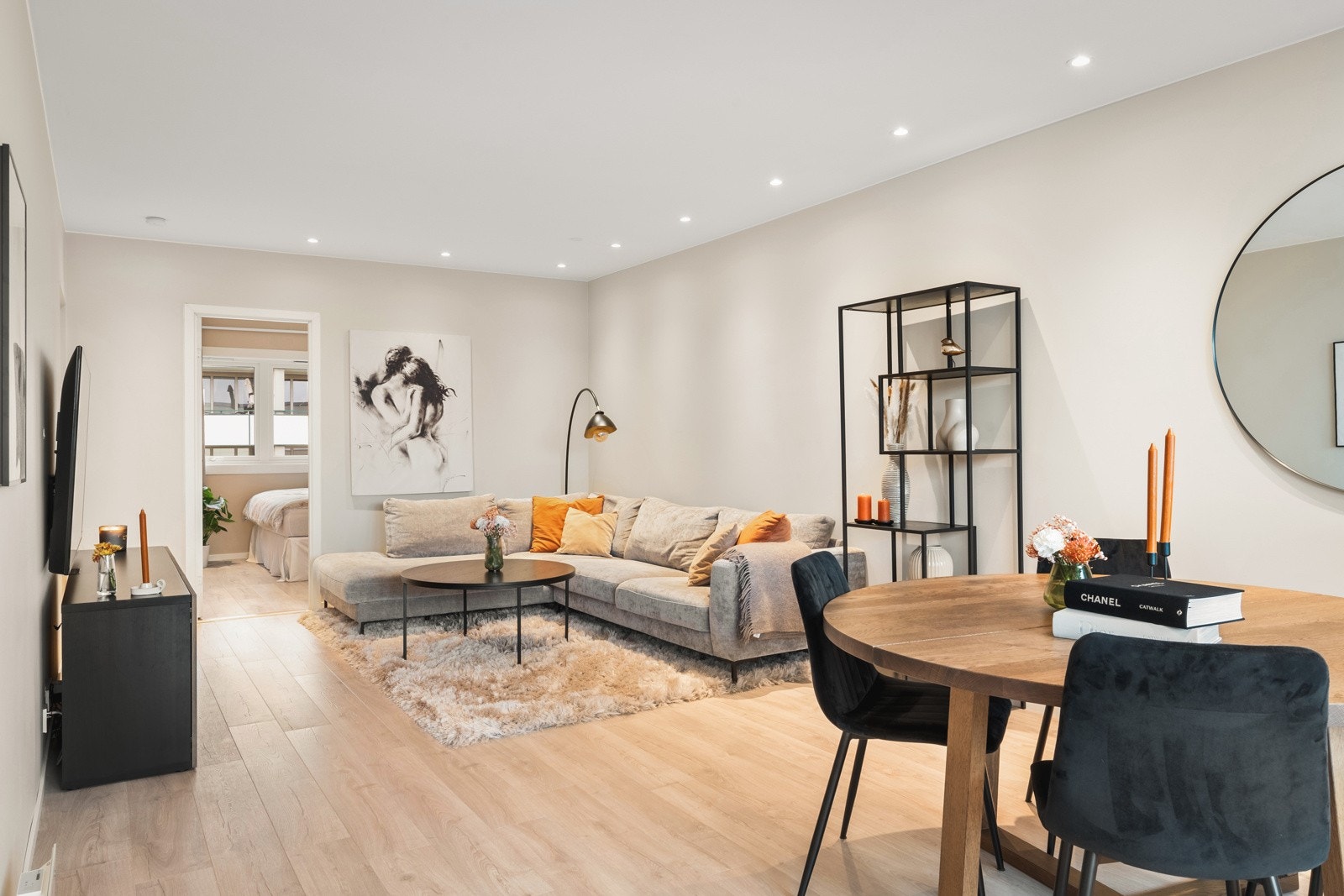 Legg merke til spottene i taket. Galleribilde