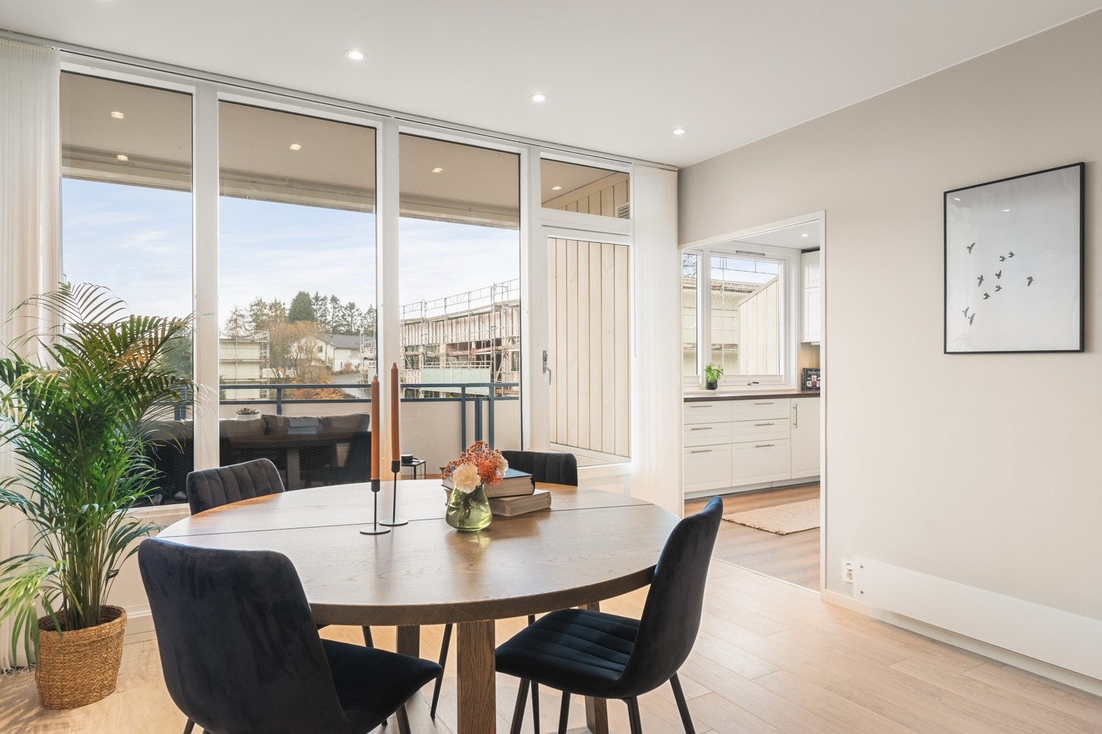 Vi beveger oss inn mot kjøkkenet. Galleribilde