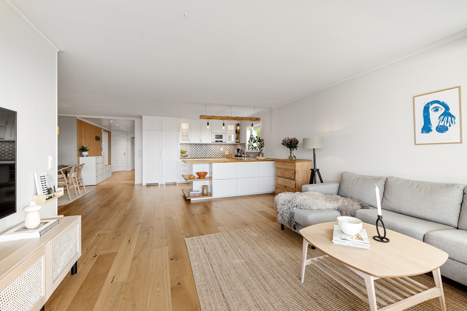 Mye av det elektriske anlegget ble oppgradert under oppussingen i 2018 og det er gulvvarme i nesten alle rom. Galleribilde