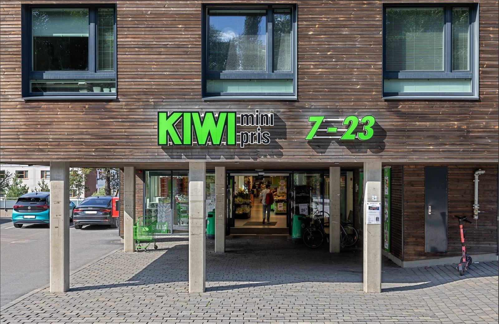 Kiwi ligger rett på andre siden av veien for t-banen. Galleribilde