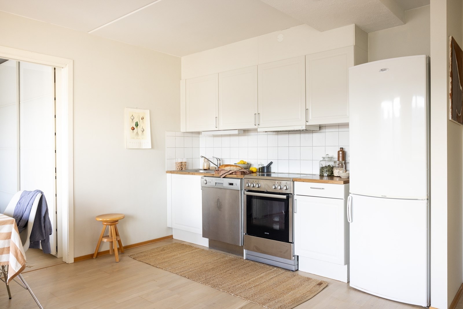 Fra stue/kjøkken har du videre adkomst til soverom Galleribilde