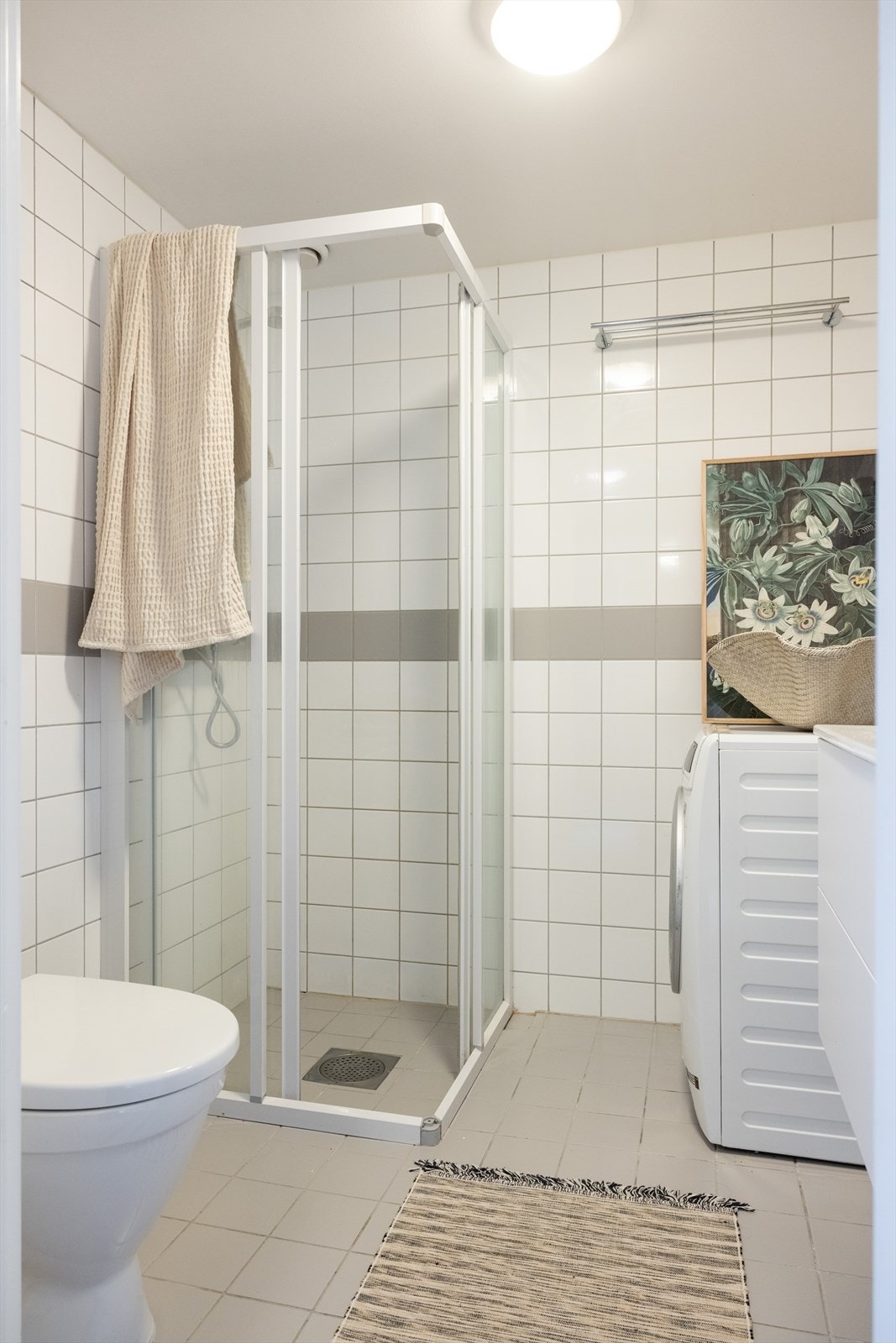 Det ble i 2024 satt inn ny servant og benkeskap. Toalettet er nytt fra 2023 Galleribilde