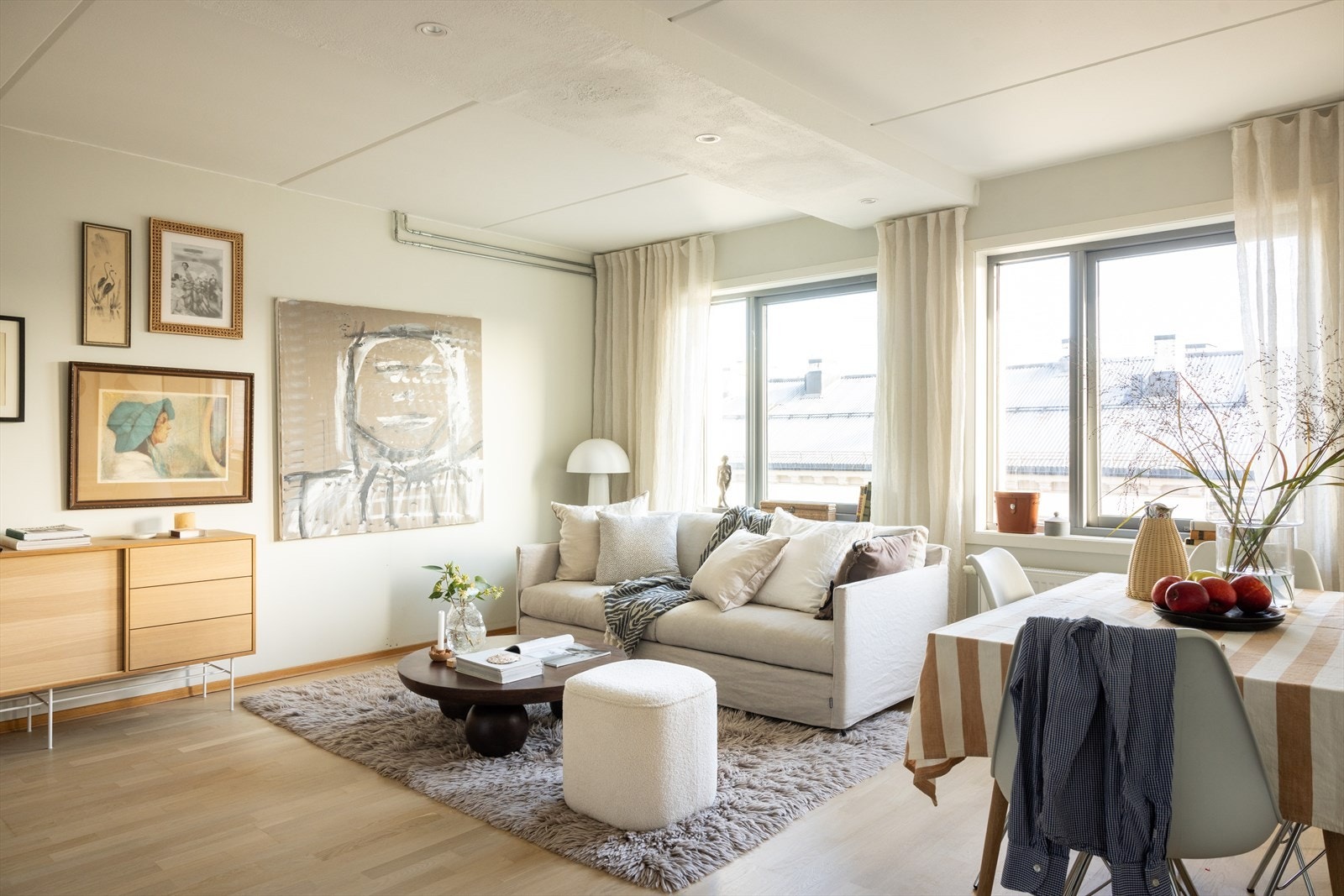 Gulvflatene ble slipt og lakkert i 2024 Galleribilde