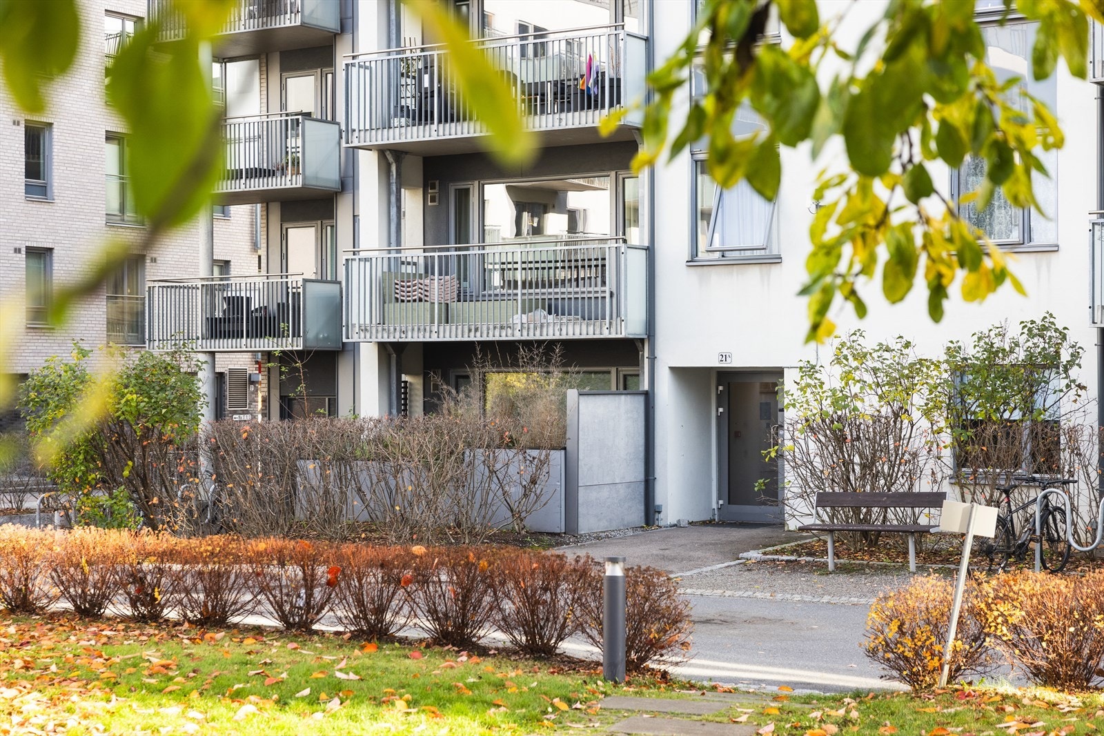 Indre gårdsrom med felles sykkelparkering Galleribilde