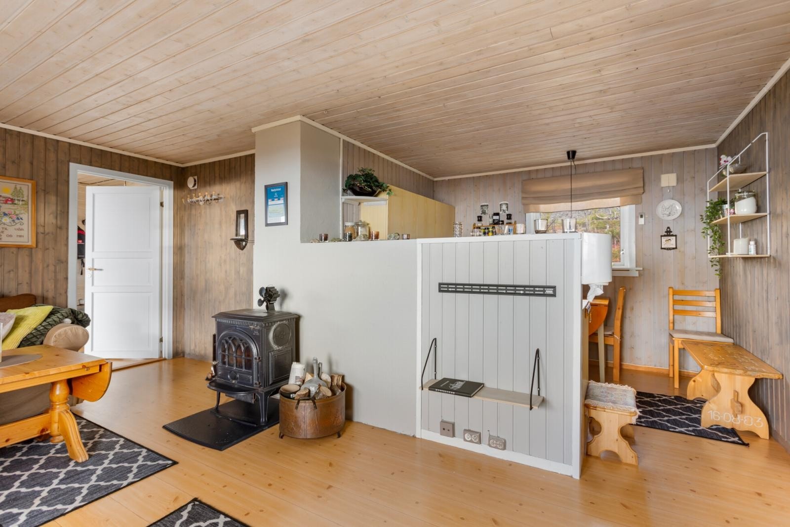 Kjøkken og stue i åpen løsning Galleribilde