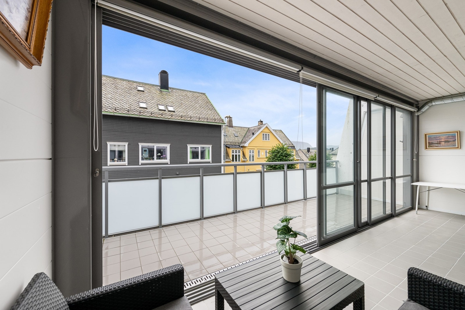 Krogsveen Sunnmøre v/Eiendomsmegler Christian Nogva Aarseth har gleden av å presentere en sentralt beliggende 2-roms andeleilighet beliggende i "Gullblokka" på Klipra Galleribilde