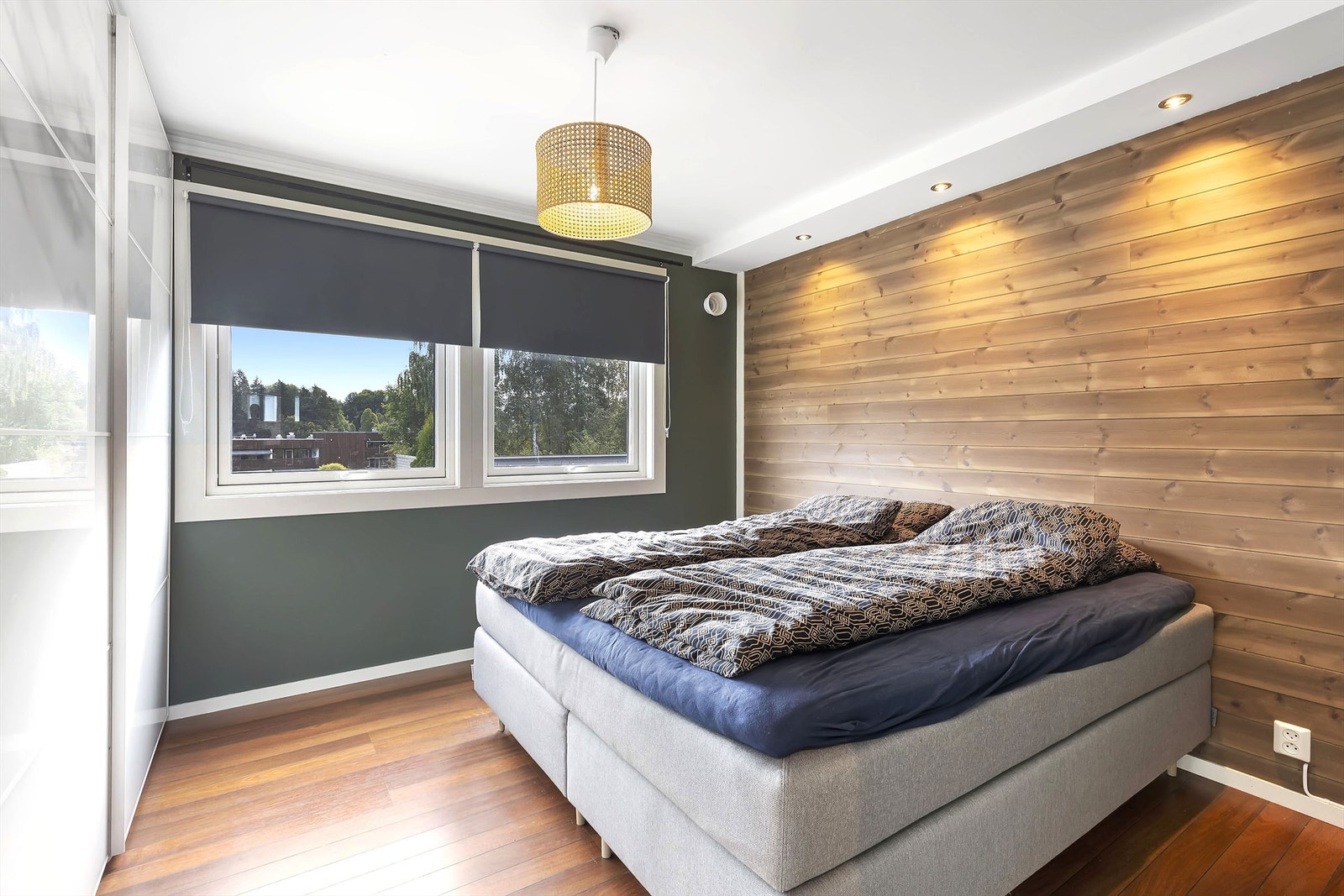 Hovedsoverom
med skyvedørsgarderobe Galleribilde