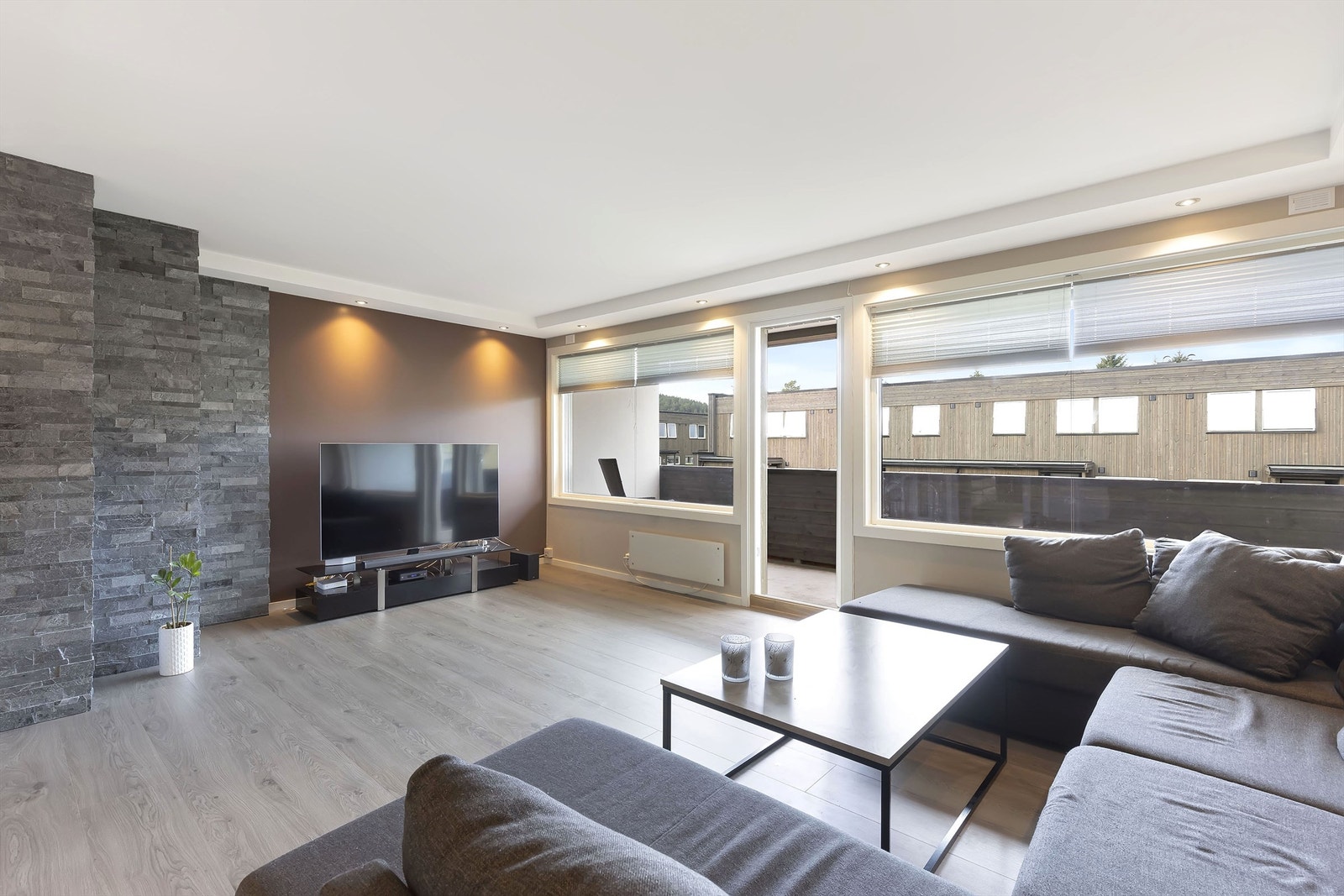 Krogsveen v/ Fredrik Christoffersen presenterer: Ravnåsen 9b Galleribilde