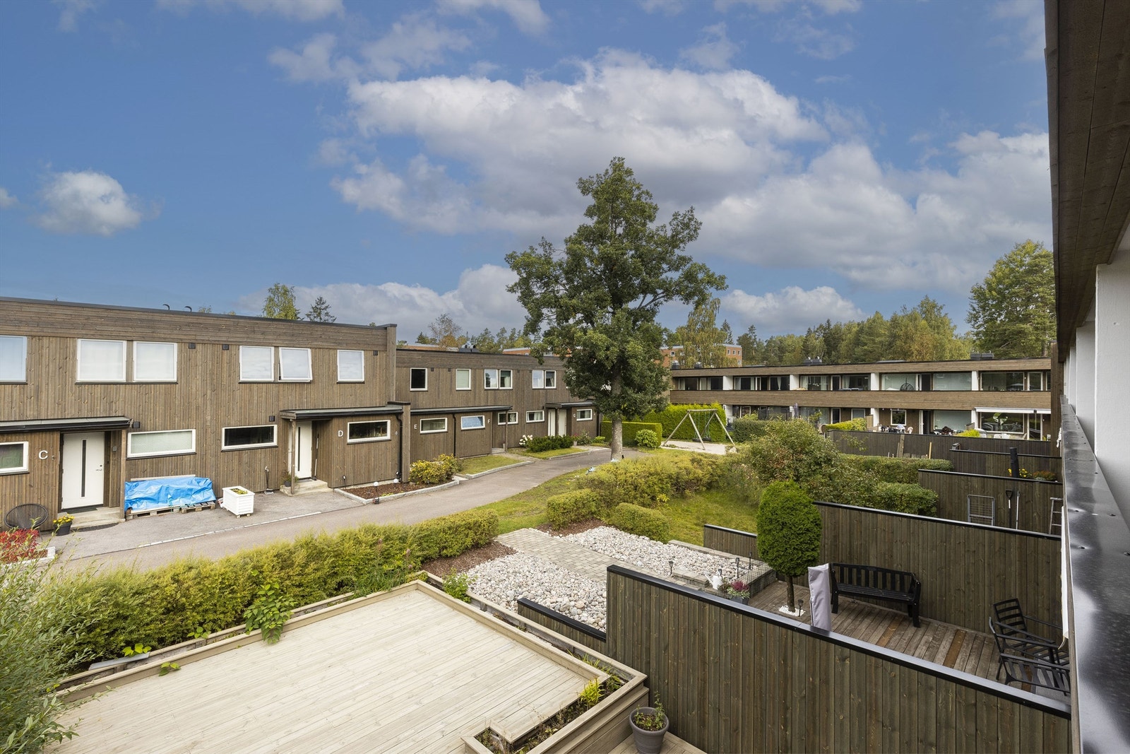 Pent opparbeidet uteområde med plattinger Galleribilde