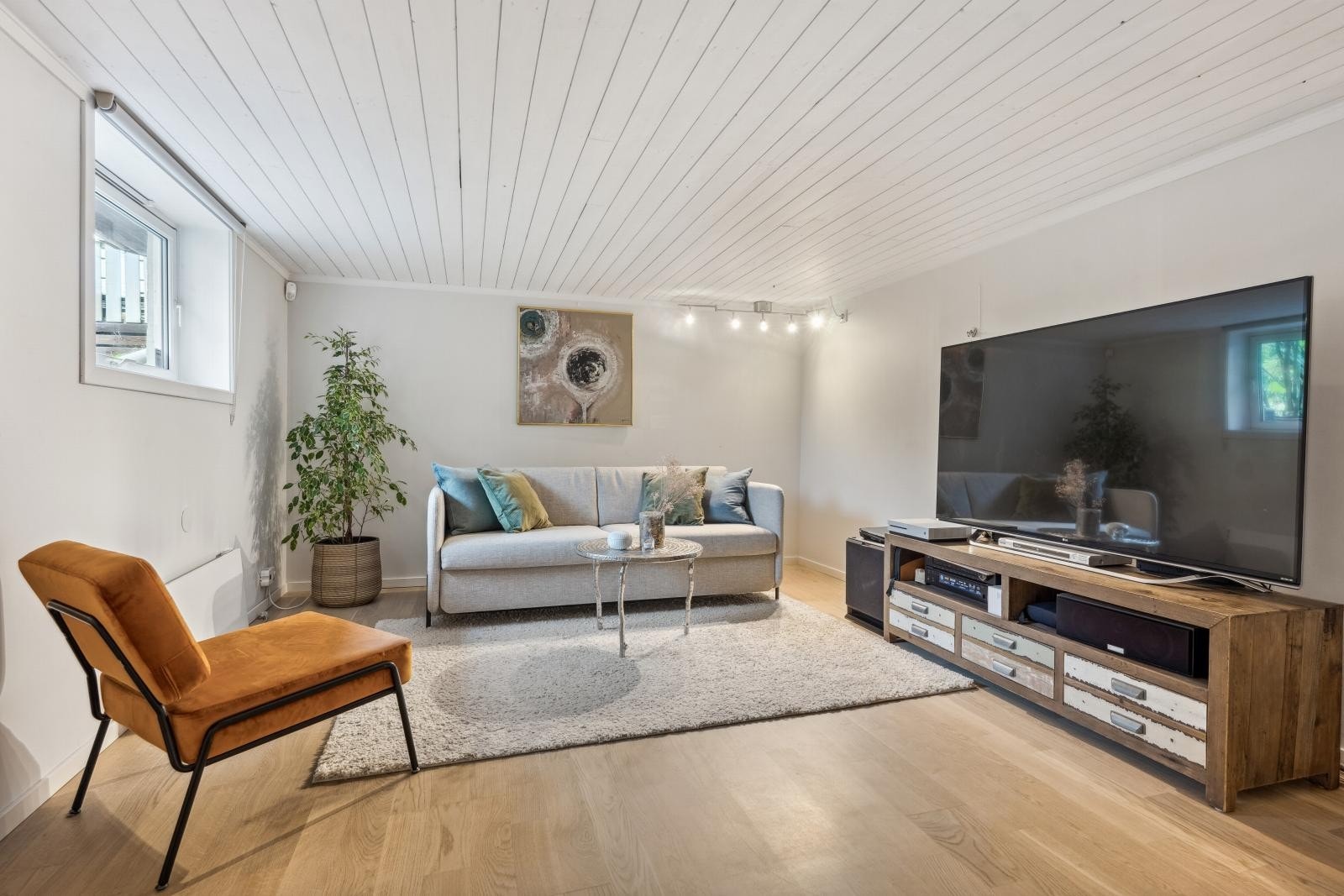 Hyggelig kjellerstue (innredet rom, ikke godkjent til varig opphold) Galleribilde