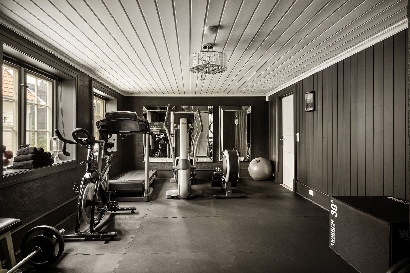 Treningsrom eventuelt kjellerstue/gjesterom. Galleribilde