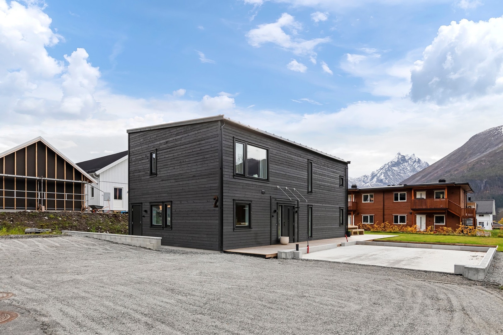 Gruslagt innkjøring med parkering på egen tomt Galleribilde