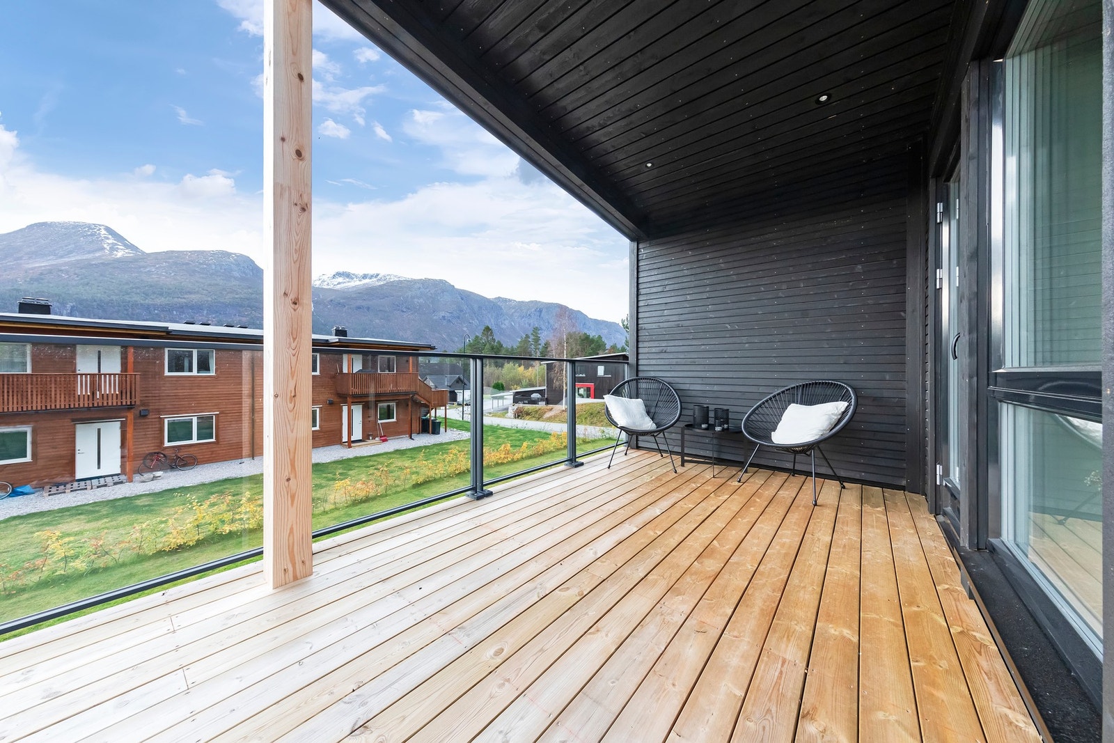 Overbygd veranda med utgang fra stue Galleribilde