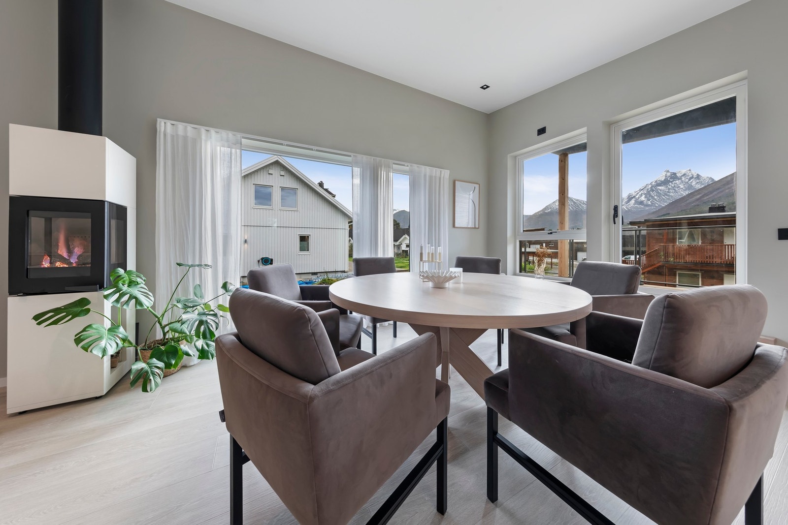 Stue med utgang til veranda Galleribilde