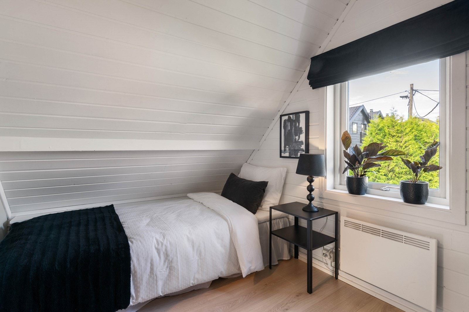 Overflatene er malt i smakfulle farger Galleribilde