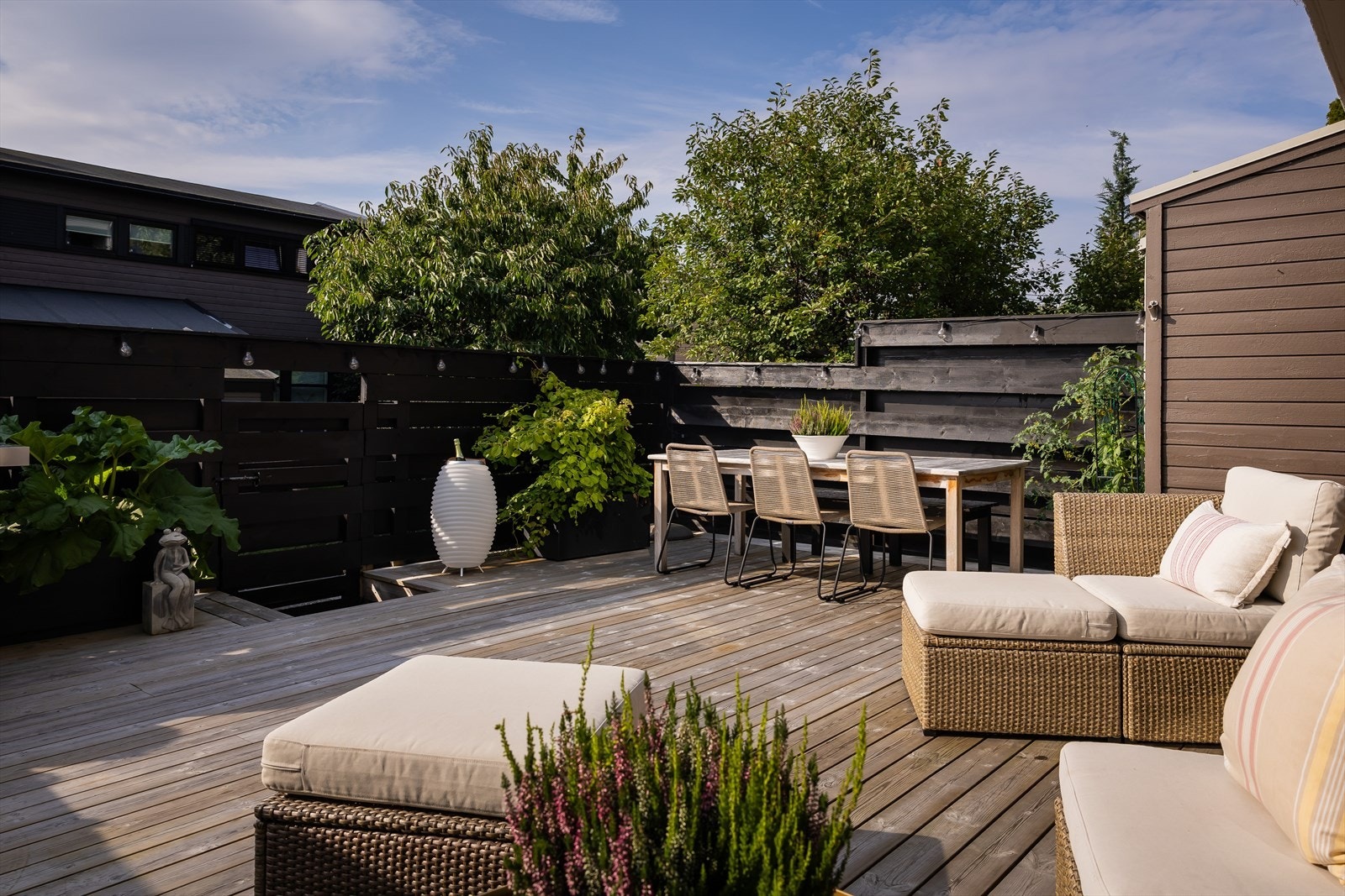 Nina Fjellheim i Nordvik Nordstrand har gleden av å presentere Åssiden terrasse 2. En romslig 2-roms med stor, solrik terrasse. Galleribilde