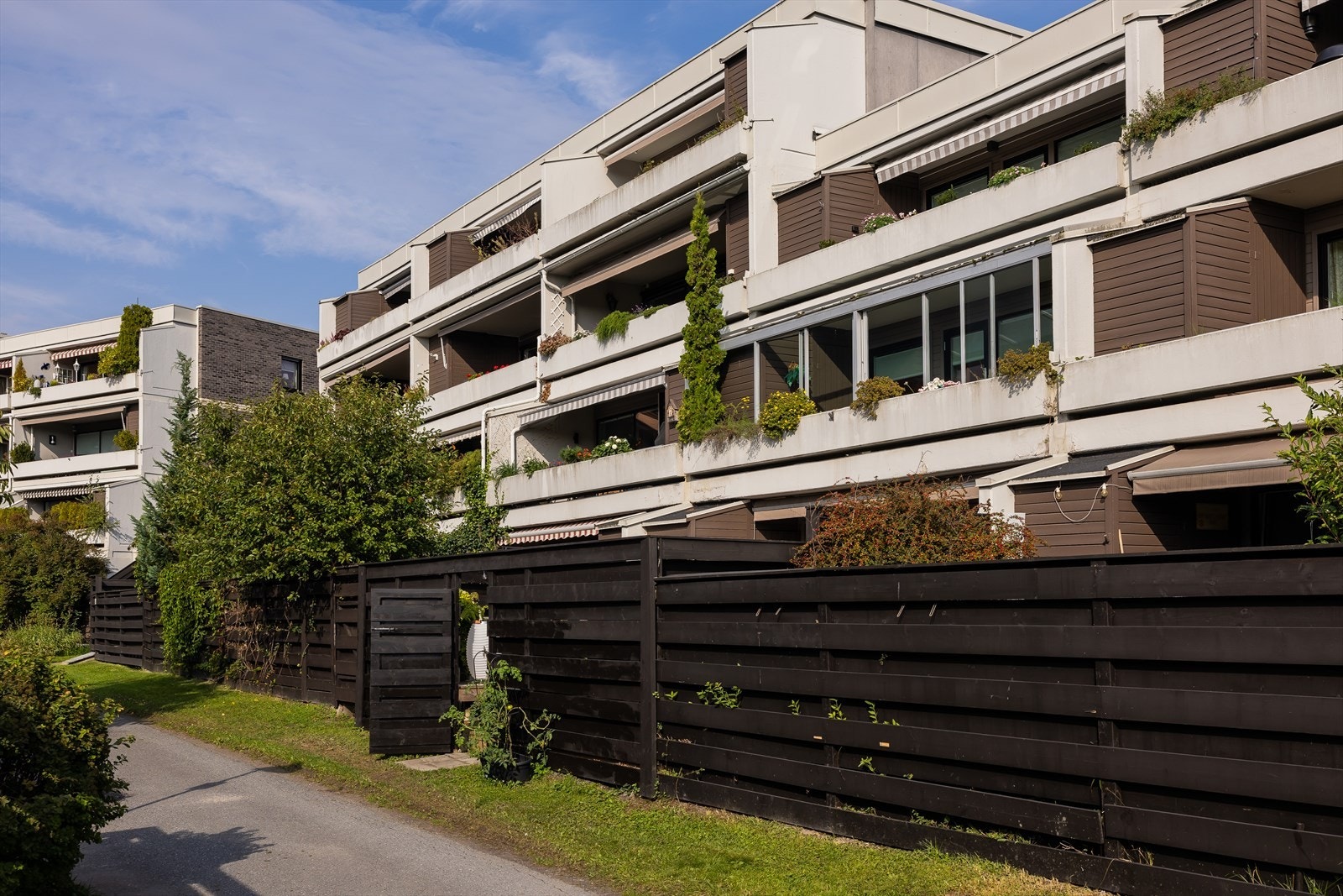 Åssida Borettslag består av 205 andelsleiligheter fordelt på rekkehus, flermannsboliger og terrasseblokker Galleribilde