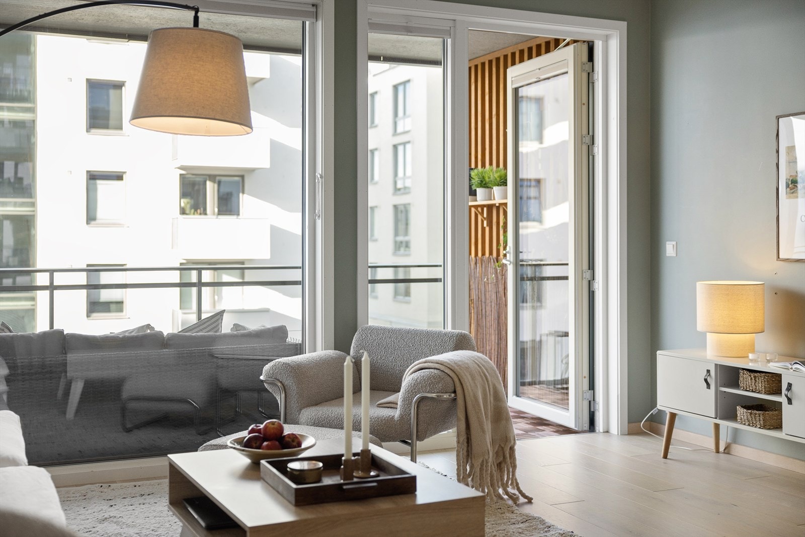 Fra stuen er det utgang til en herlig balkong Galleribilde