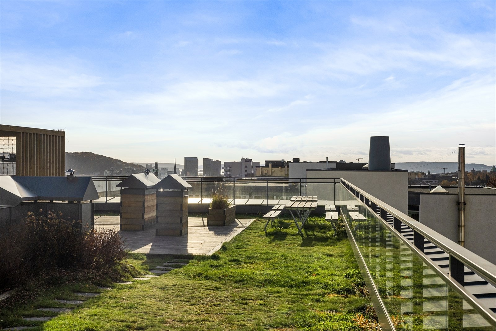På takterrassen kan du nyte solen fra tidlig morgen til sen kveld, med en nydelig utsikt over Oslo Galleribilde