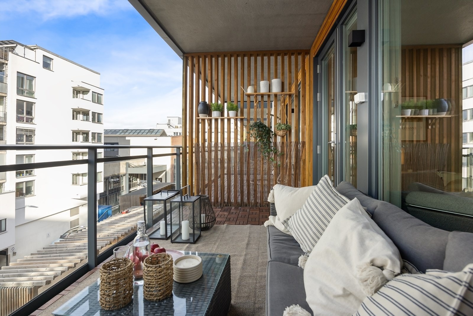 Her er det god plass til utemøbler og grill Galleribilde