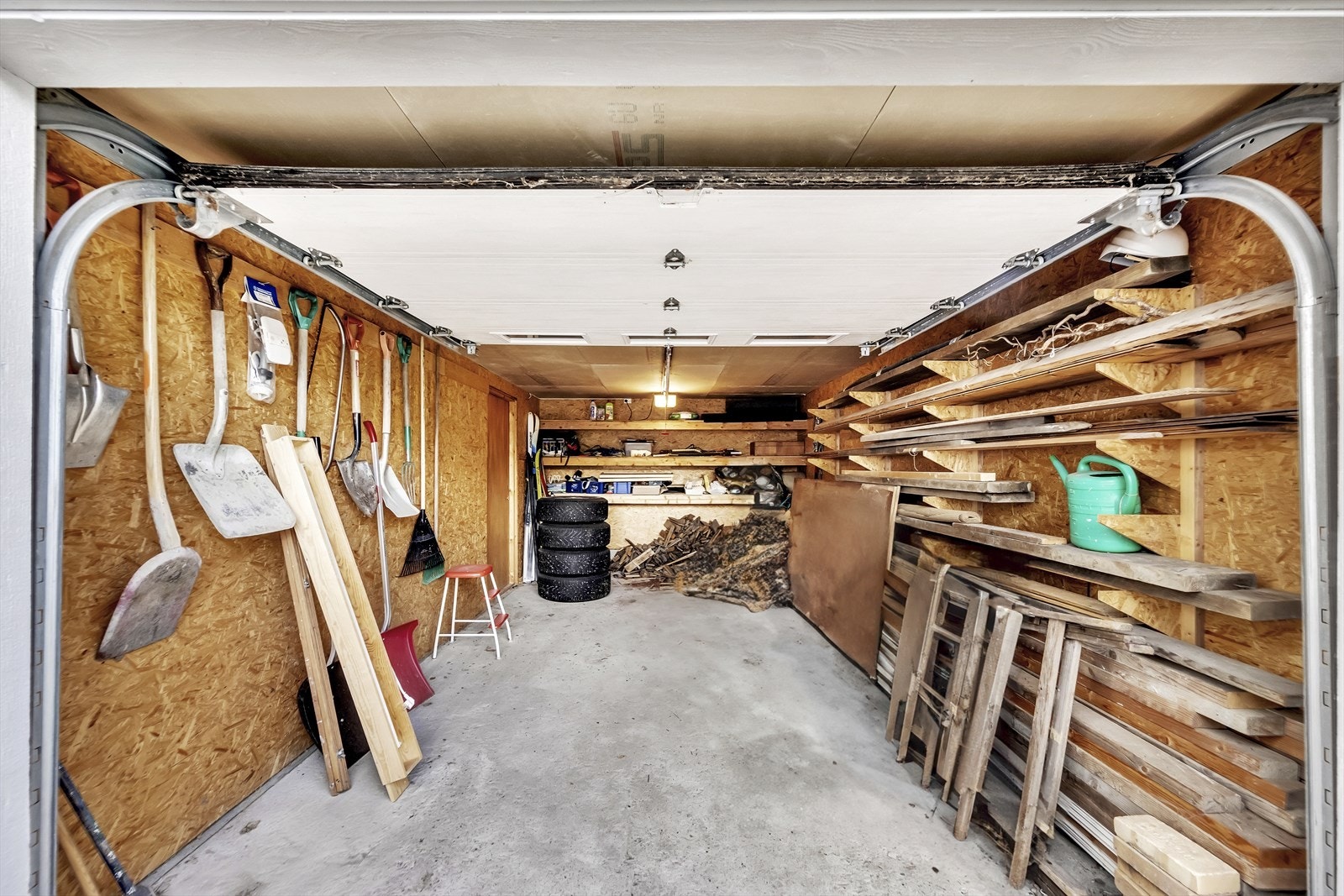 Parkeringsplass i egen garasje og på egen biloppstillingsplass Galleribilde