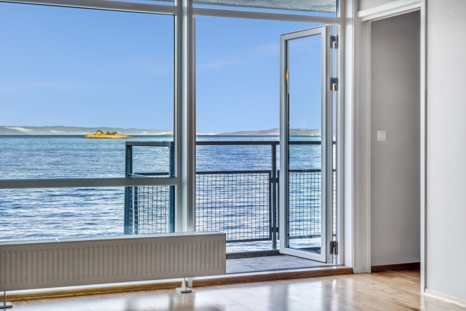 Leiligheten har en fantastisk utsikt mot Trondheimsfjorden! Galleribilde