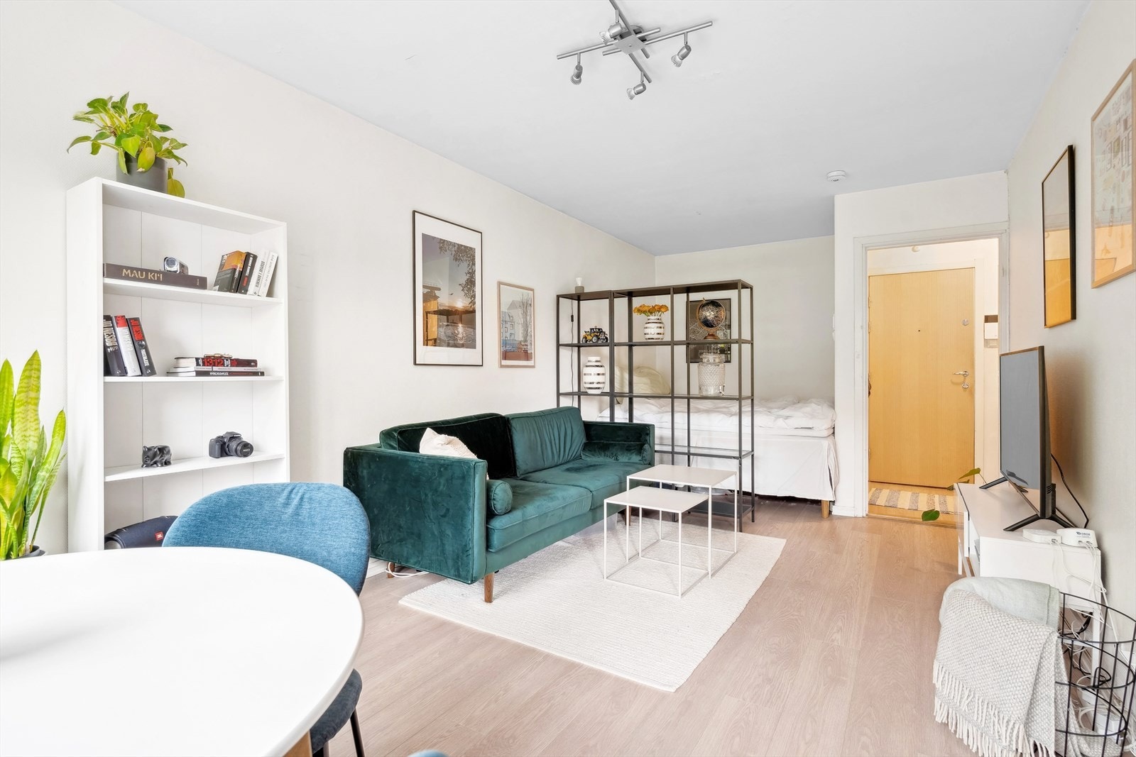 I stuen er er det god plass til møblement, her kan du enkelt skape ditt drømmehjem! Galleribilde